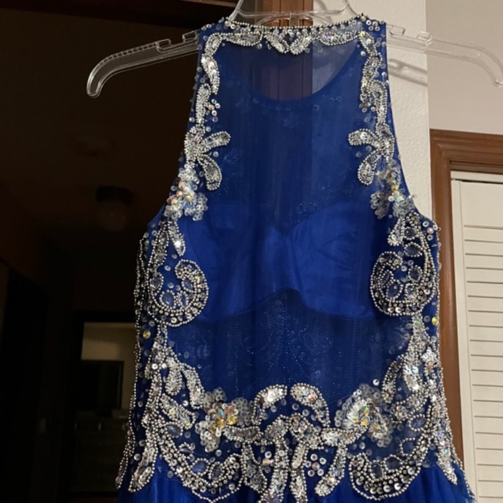 Dave & Johnny Gorgeous Blue Sequined Gown Size 1/2 - Picture 6 of 9